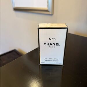 CHANEL N°5 Eau de Parfum 50ml - Black and White